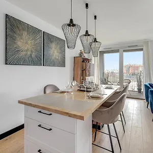Chlebova - Riverside View Terrace, Free Parking, Gym & Kidsplay By Downtown Apartament